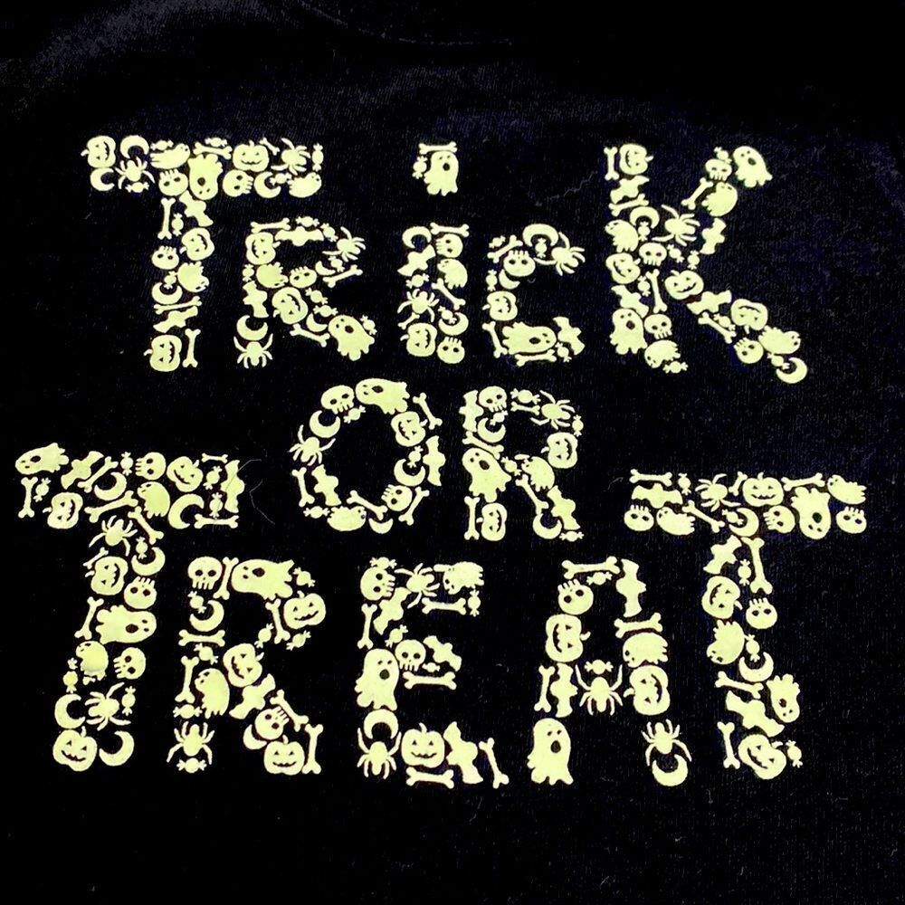 Trick or Treat Halloween 🎃 Glow in the dark long sleeved tee 4T Black